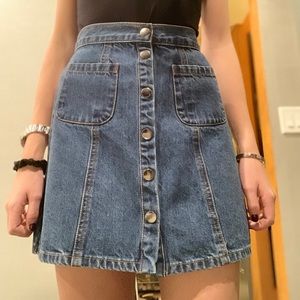 Denim skirt with snaps